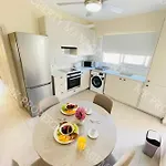 Milos Center Apts No.34 Apartament