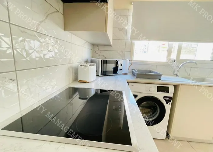 Апартаменти Milos Center Apts No.34 *