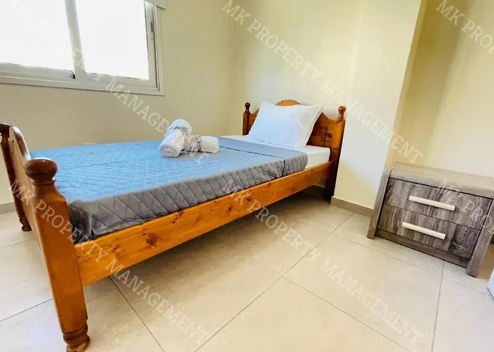 Апартаменти Milos Center Apts No.34